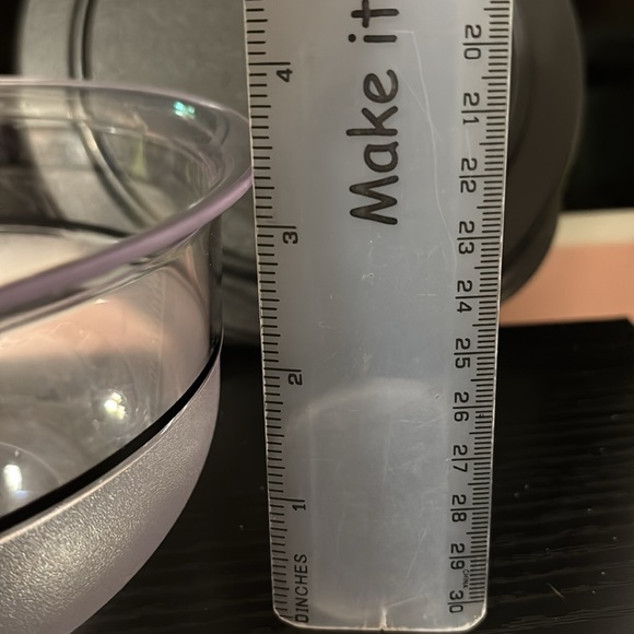 Tupperware Bowl - Picture 5 of 5